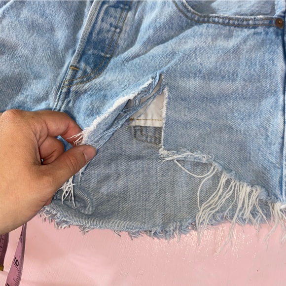 Levi’s 501 Premium Cutoff Shorts Destroyed Distressed Denim Jean Waist 27 Womens - Picture 7 of 10